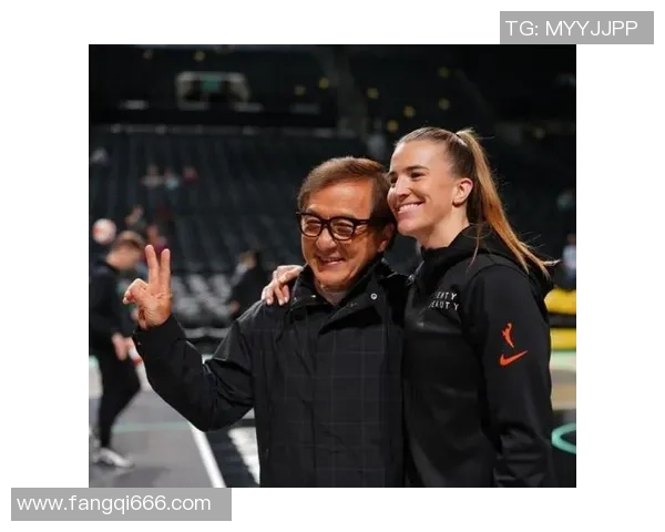 成龙与足球巨星亲密接触 揭秘两大领域巨头的跨界互动与友谊